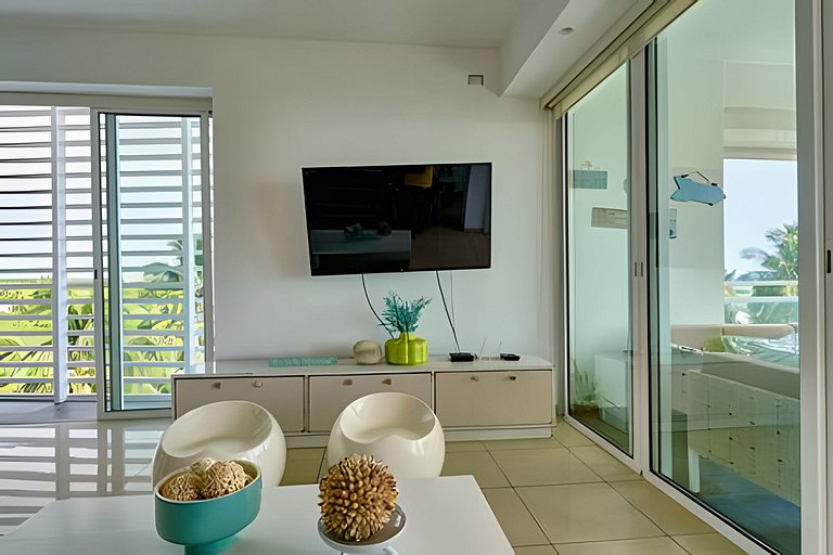 Caribbean Heavenly Oasis, Beachfront Apartment.