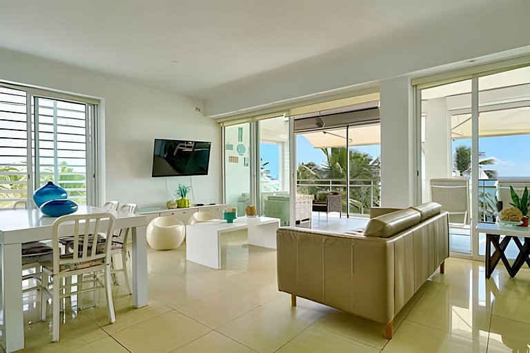 Caribbean Heavenly Oasis, Beachfront Apartment.