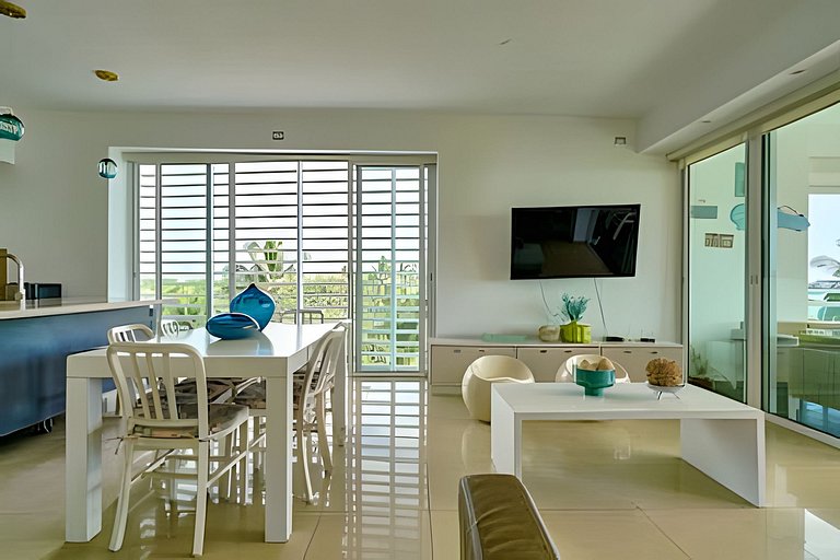 Caribbean Heavenly Oasis, Beachfront Apartment.