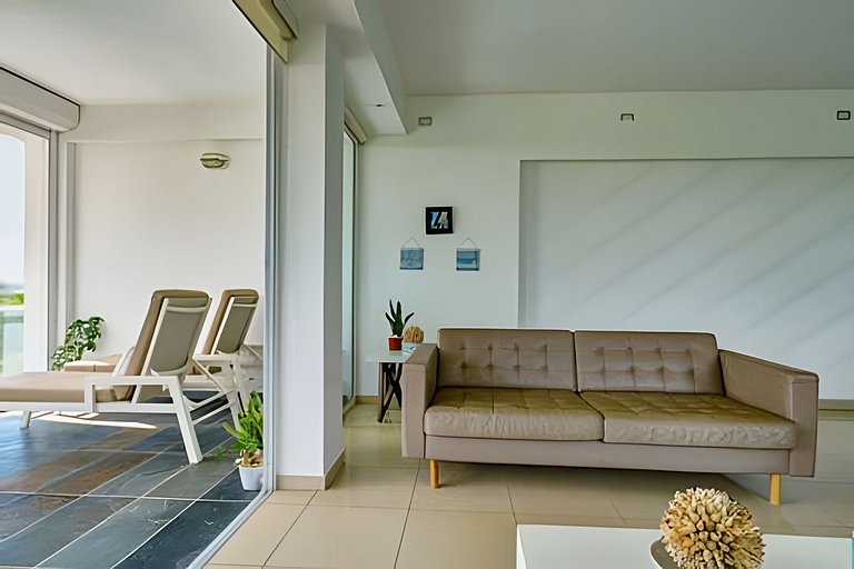 Caribbean Heavenly Oasis, Beachfront Apartment.