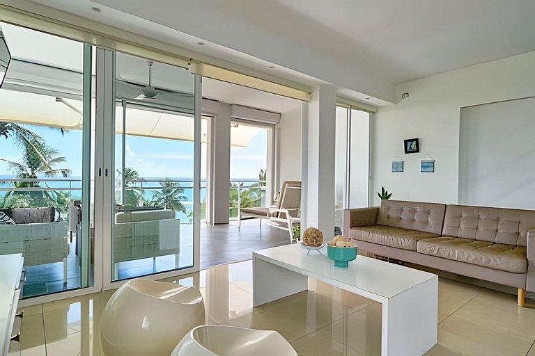 Caribbean Heavenly Oasis, Beachfront Apartment.