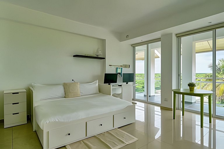 Caribbean Heavenly Oasis, Beachfront Apartment.