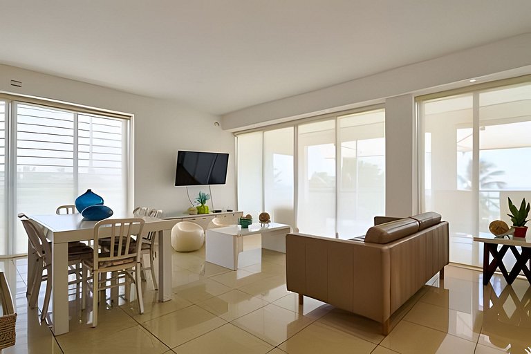 Caribbean Heavenly Oasis, Beachfront Apartment.