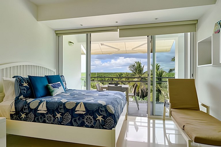 Caribbean Heavenly Oasis, Beachfront Apartment.