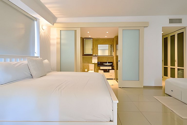 Caribbean Heavenly Oasis, Beachfront Apartment.