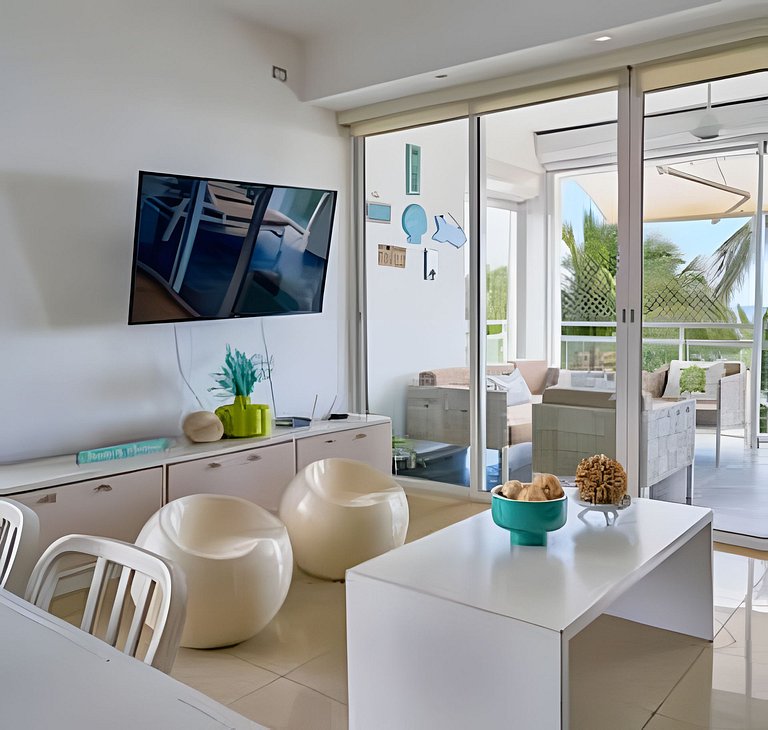 Caribbean Heavenly Oasis, Beachfront Apartment.