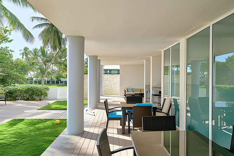 Caribbean Heavenly Oasis, Beachfront Apartment.