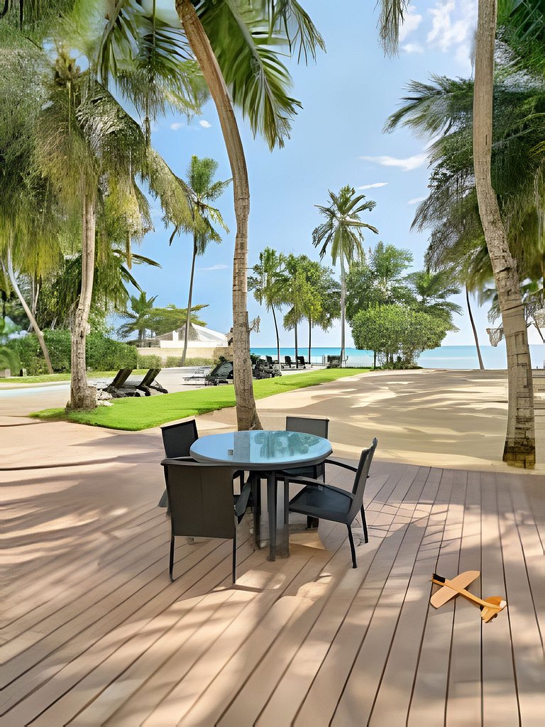 Caribbean Heavenly Oasis, Beachfront Apartment.