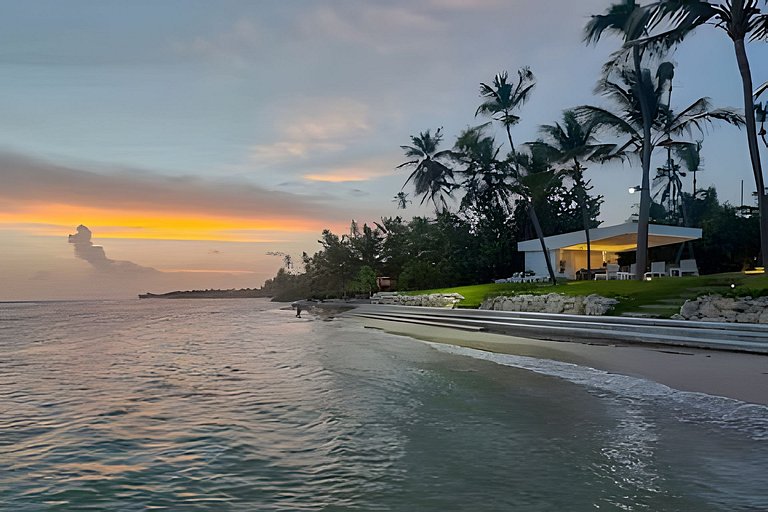 Caribbean Sunscape Beachfront Apartment
