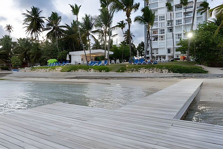 Caribbean Sunscape Beachfront Apartment