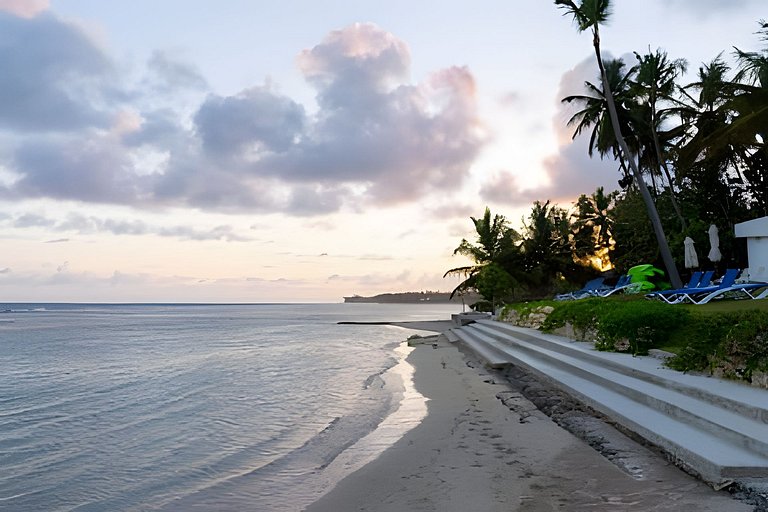 Caribbean Sunscape Beachfront Apartment