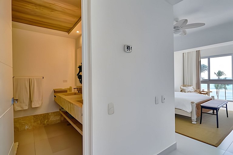 Caribbean Sunscape Beachfront Apartment