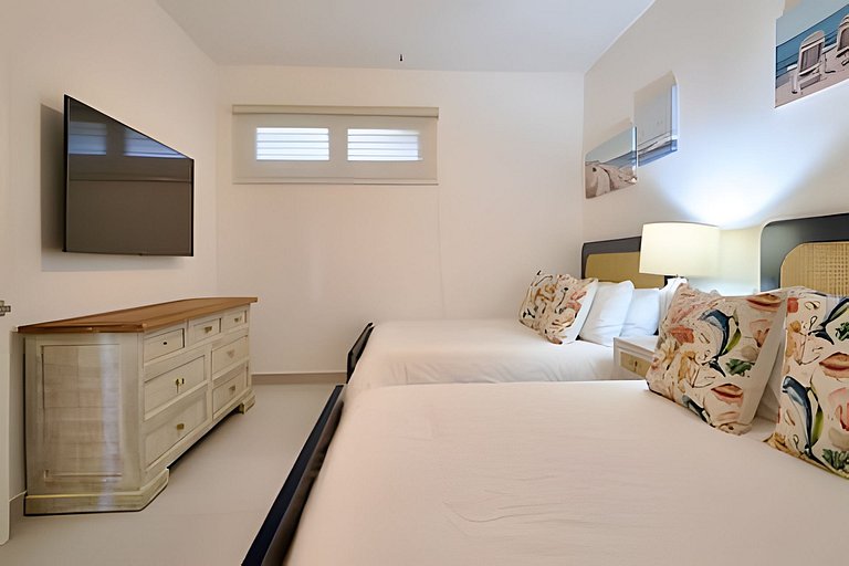 Caribbean Sunscape Beachfront Apartment