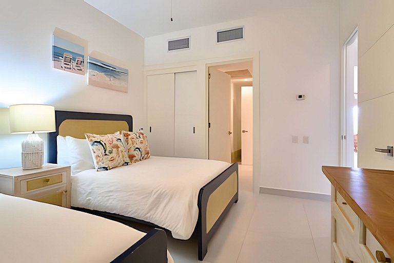 Caribbean Sunscape Beachfront Apartment